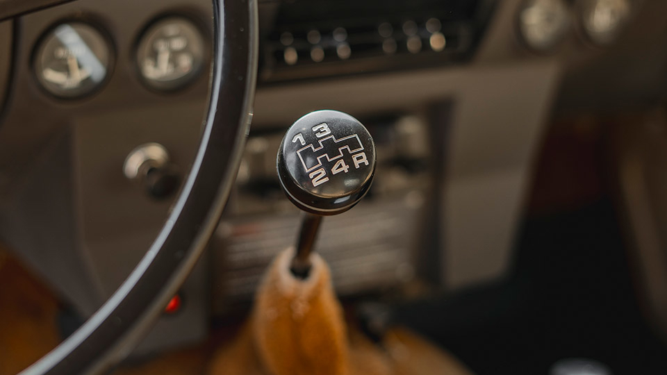 لندروور رنجروور کلاسیک مدل 1977